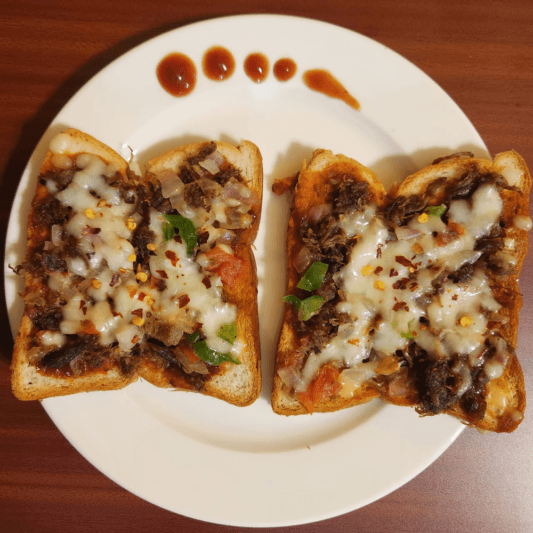 Bread Pizza with Shredded Beef