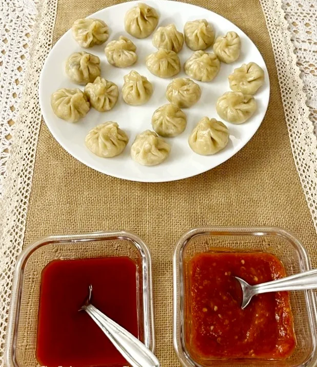 Chicken Momos | Steamed Chicken Dumplings with Chutney